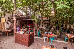 A picture of the outdoor seating at Trujillos Cantina de Selva (one of the 10 best restaurants in Playa del Carmen)